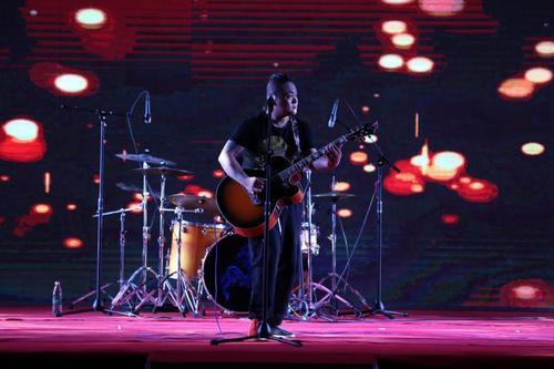 朱晨公益演唱会在太原举行