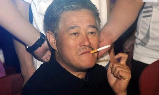 身为小品演员的贾冰,为什么现在会这么火,粉丝