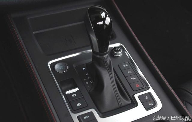 偶遇比亚迪唐燃油版银色车身,比红色还好看,关