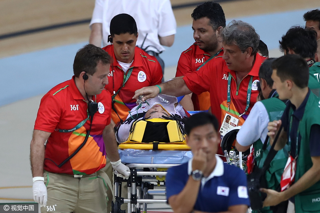 韩国选手带呼吸面罩。