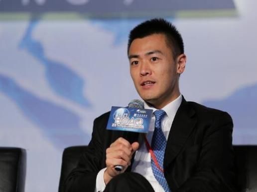 父亲比肩李嘉诚,是许家印背后大哥,他前途无量