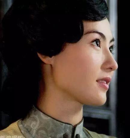 打败韩佳人的最美鼻整形模板,结婚还不忘力证