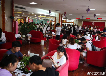 民政局新人扎堆领证