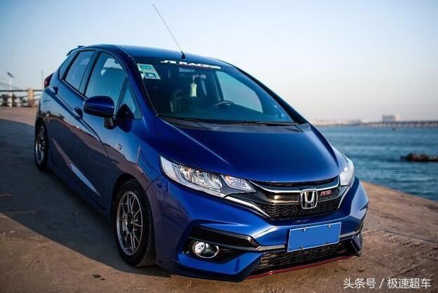 实拍全国首台2018款本田飞度GK5 rs版!年轻人