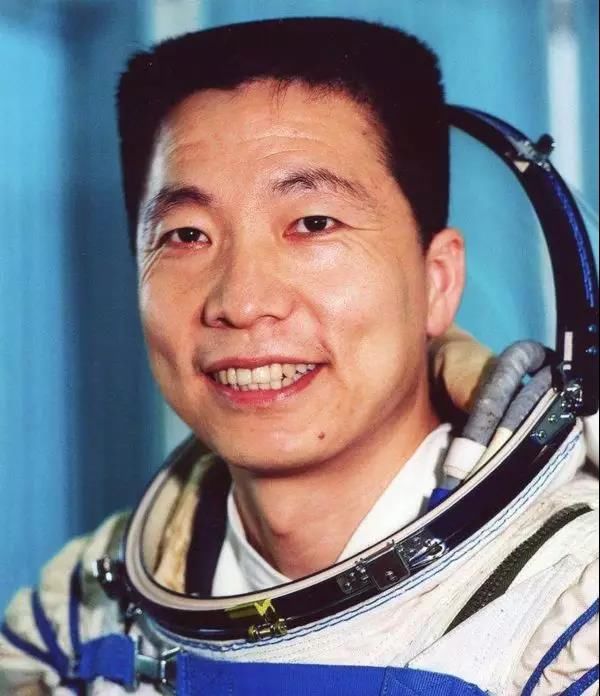 杨利伟当年上太空,为何带着手枪?并不是防范外星人的