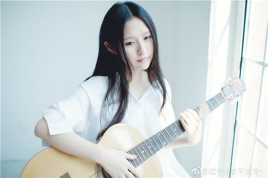 斗鱼一姐阿冷有男朋友了?迷之手镯透露出消息