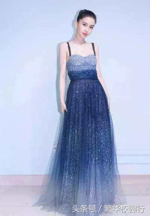 杨颖和迪丽热巴穿紧身包臀裙,网友:一个像女神