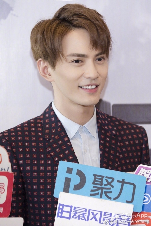 还记得《夏家三千金》里的严立恒吗?他现在变这样啦!