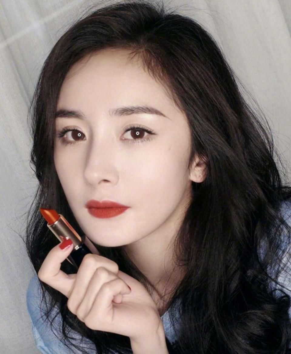 明星代言口红,刘诗诗优雅,杨幂妩媚,娜扎惊艳,林