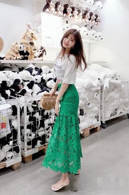 鱼尾包臀裙配什么上衣 中长款鱼尾裙搭配美美