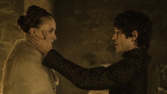 珊莎和小剥皮的关系没有一丝好的氛围.