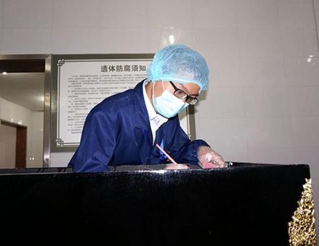 面试官:殡仪馆工资那么高为什么要换?女孩说出