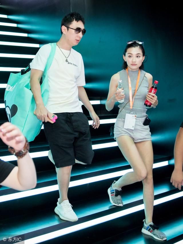 同学结婚明星随礼多少?赵薇最土豪,星爷最逗逼