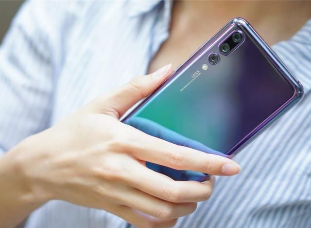 华为又一款手机曝光:麒麟980+3D人脸识别,起