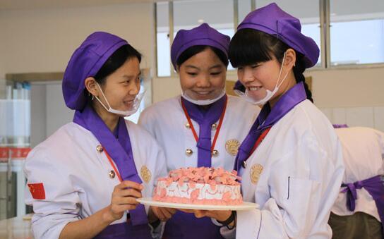 成都新东方:学做糕点要多少学费 新东方学做糕