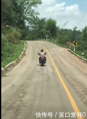 搞笑幽默的动态图GIF 你这大炮往哪射呢! 坑队