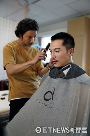 邱泽为新片三度落发 寸头造型曝光帅气有型