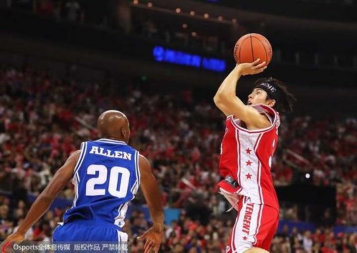 张哲瀚受访时激动落泪:感谢队友助拿mvp圆梦