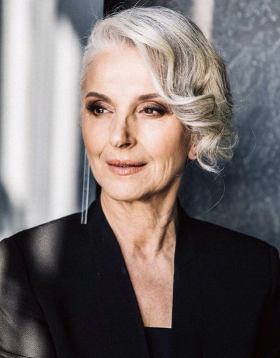 61岁奶奶当内衣模特走红