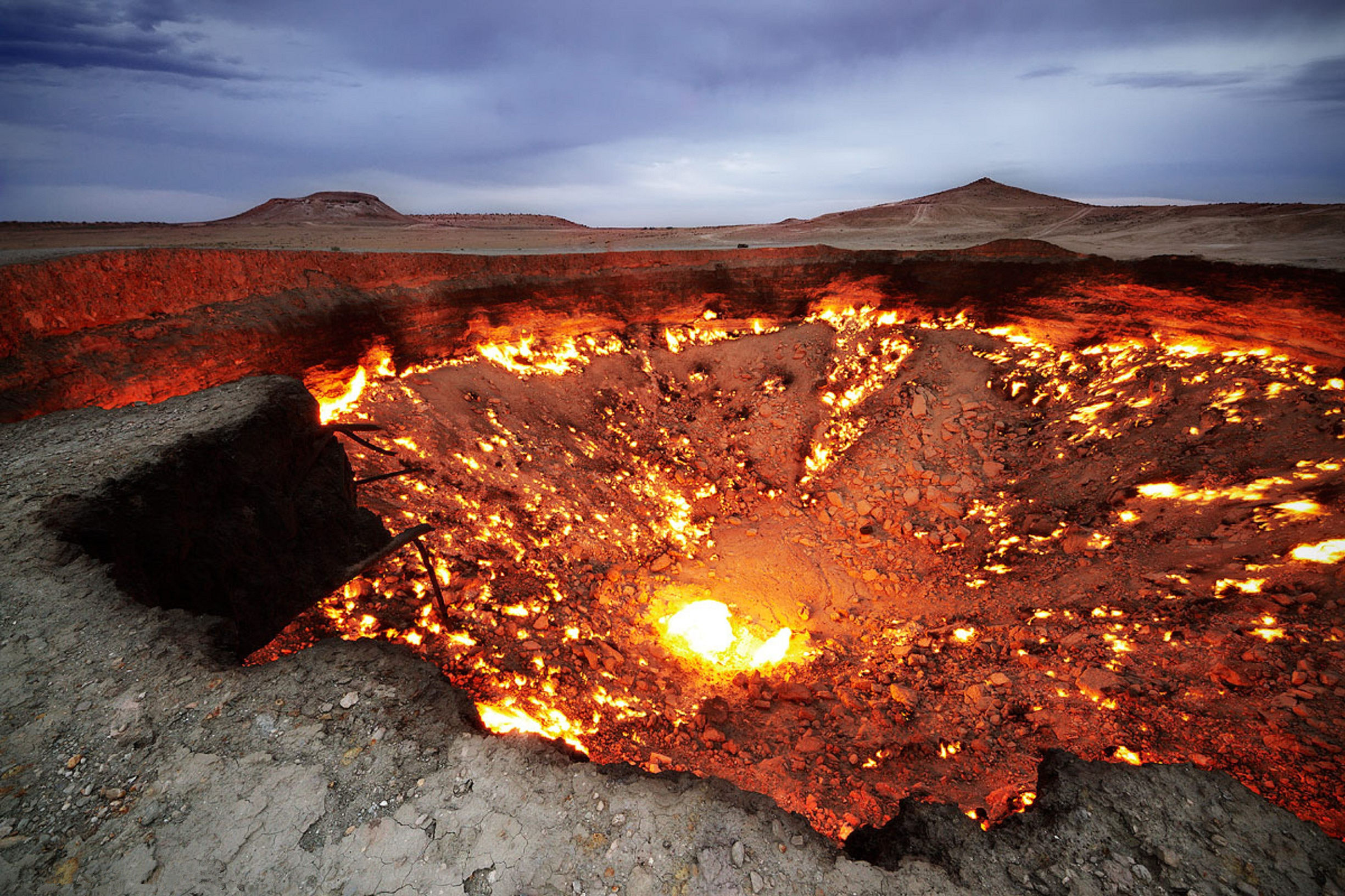 荒漠里扑不灭的"火焰",总统急得团团转,网民:快找中国帮忙