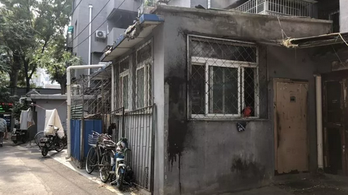 居民:反映违建问题20年了!城管:人手少,不知道啥时拆 居民:反映违建问题20年了!城管:人手少,不知道啥时拆