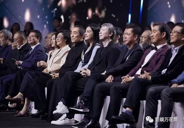 赵薇周迅冯小刚张艺谋陆川同框亮相,会后聚餐