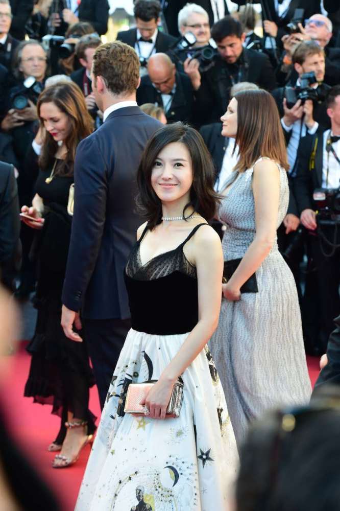 杨子珊走红毯。
