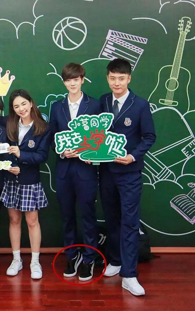 别只盯着女星,男明星也有小心思,蔡徐坤拍合照