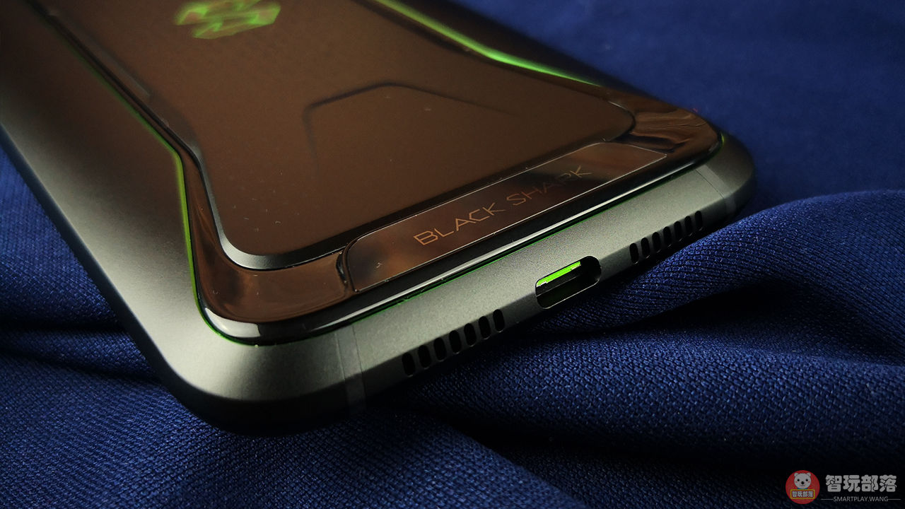 黑鲨游戏手机图赏:性能赶超小米MIX2S,外观堪