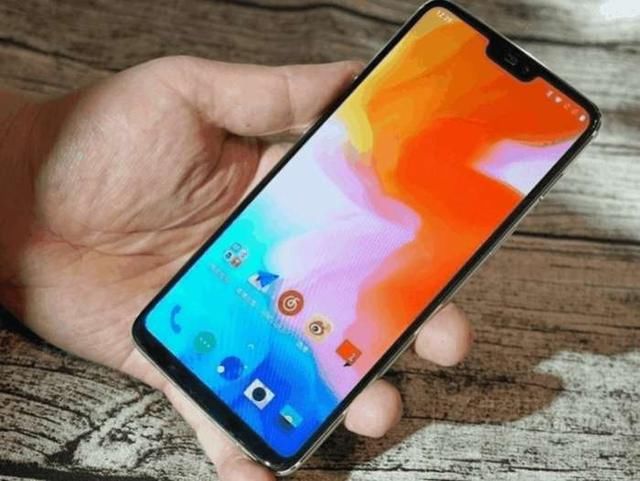 小米伤心!小米mix2s被一加6吊打,华为事不关