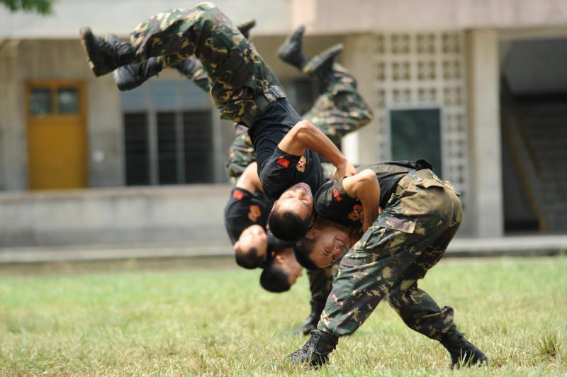 照片里的荷尔蒙 中国军人就是这样燃 照片里的荷尔蒙 中国军人就是这样燃