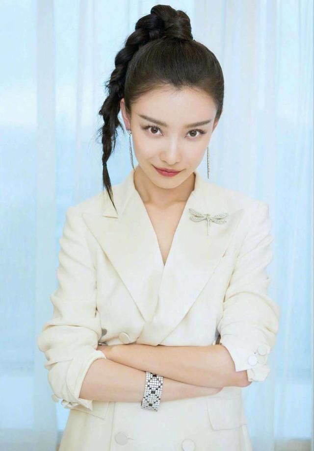 当女明星都扎起了马尾辫,倪妮Angelababy霸气