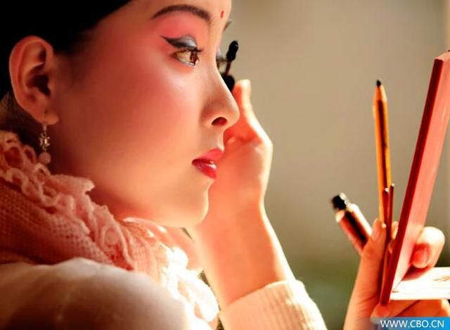 趣闻丨古时候,女子如何卸妆?草木灰、淘米水都