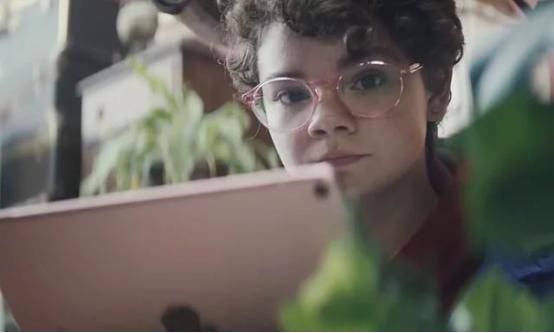 罗永浩疯狂碰瓷苹果,原来也是和乔布斯学的?