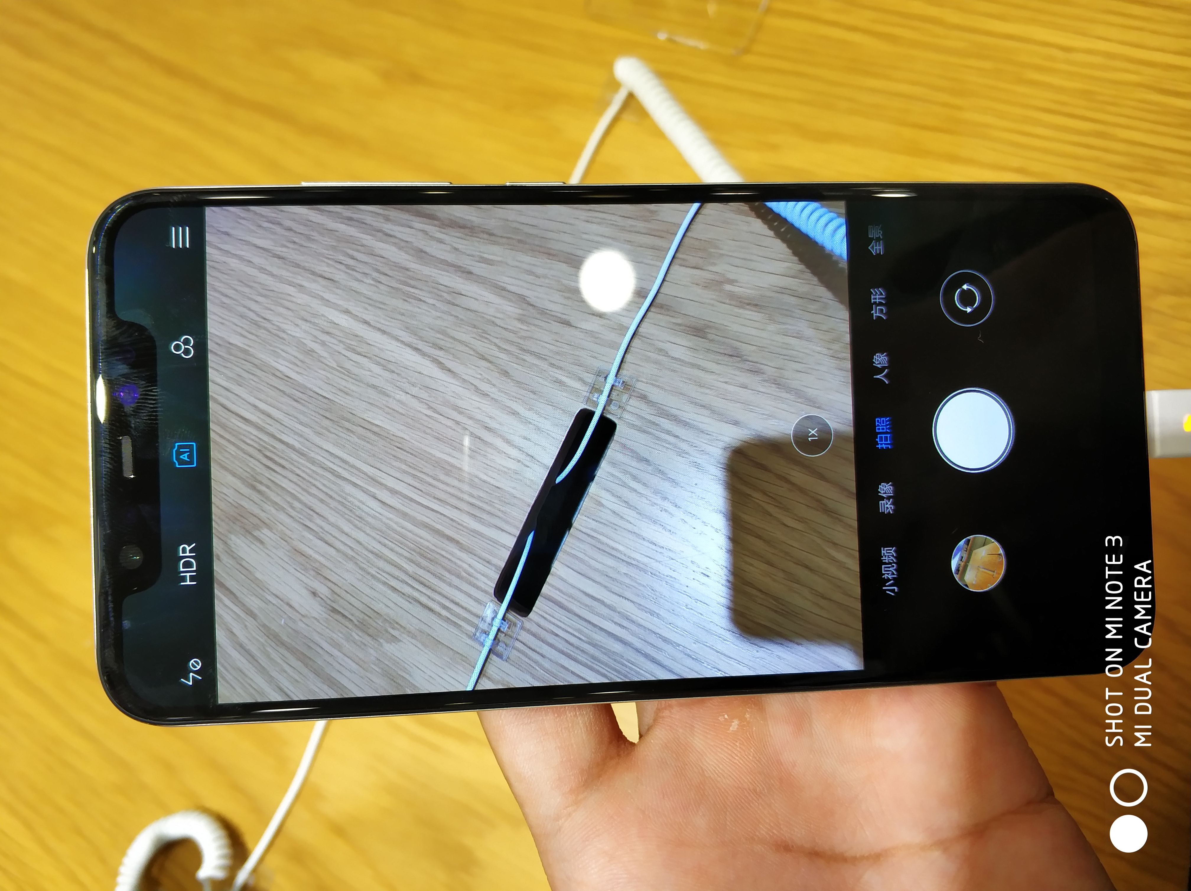 小米之家实拍小米8、小米8SE真机对比,让你选