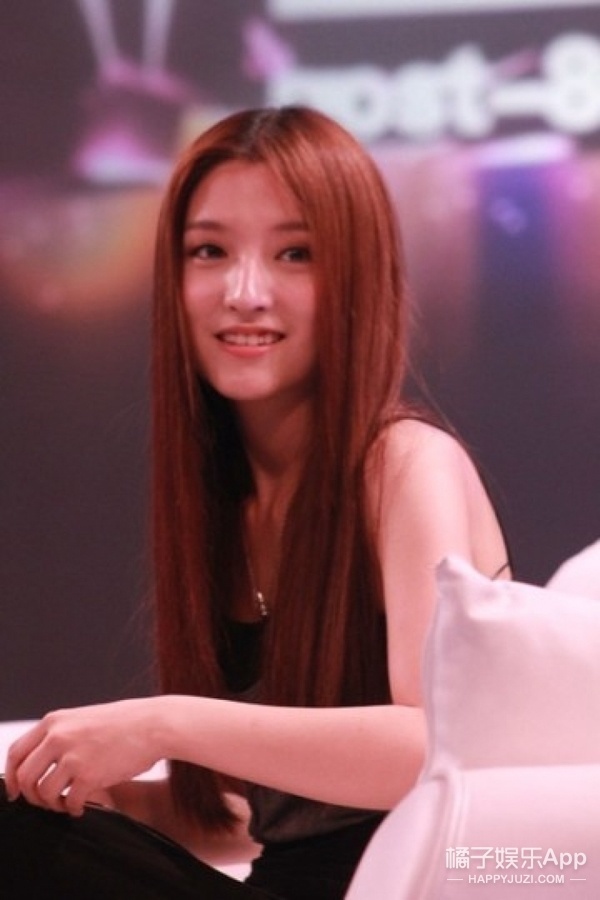 还记得09年《快乐女声》第七名的潘辰吗?她现在长这样
