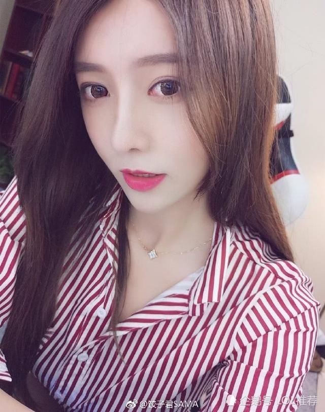 长腿女解说饺子君晒自拍照,粉丝:这波福利杠杠