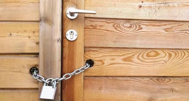 婆婆天天来蹭饭,这天我故意反锁门,半小时后一开门,我泣不成声