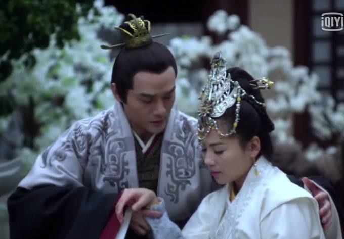 这其中包括两个方面的原因: 1,他们从小一起长大,虽然霓凰和林殊敲贩