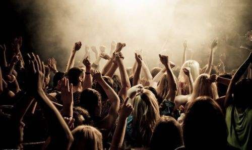 直播,炒热新一轮粉丝经济。云播客