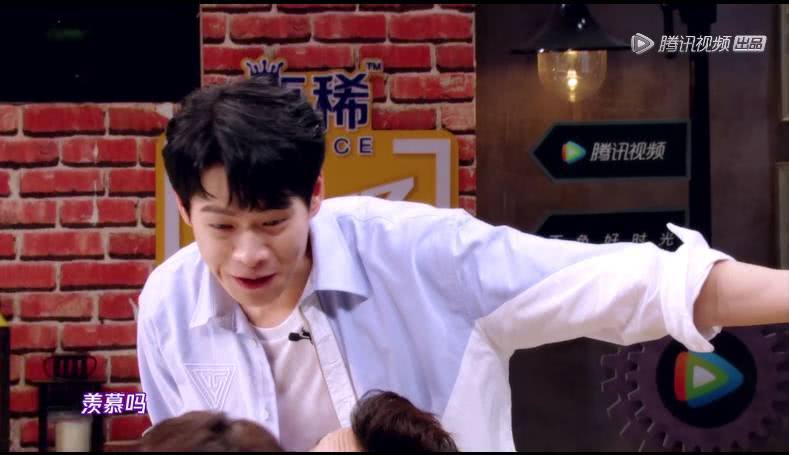 王嘉尔和魏大勋抢白敬亭,满嘴醋意太搞笑,王嘉