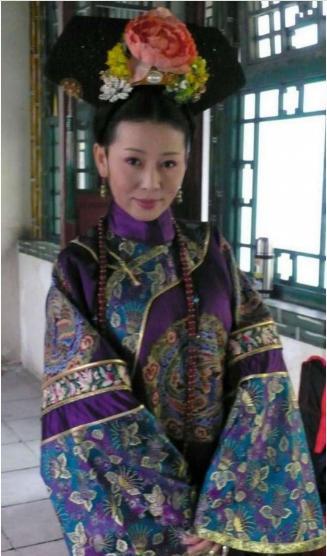 甄嬛传中风一样的女子欣嫔,全剧八套宫装,两套