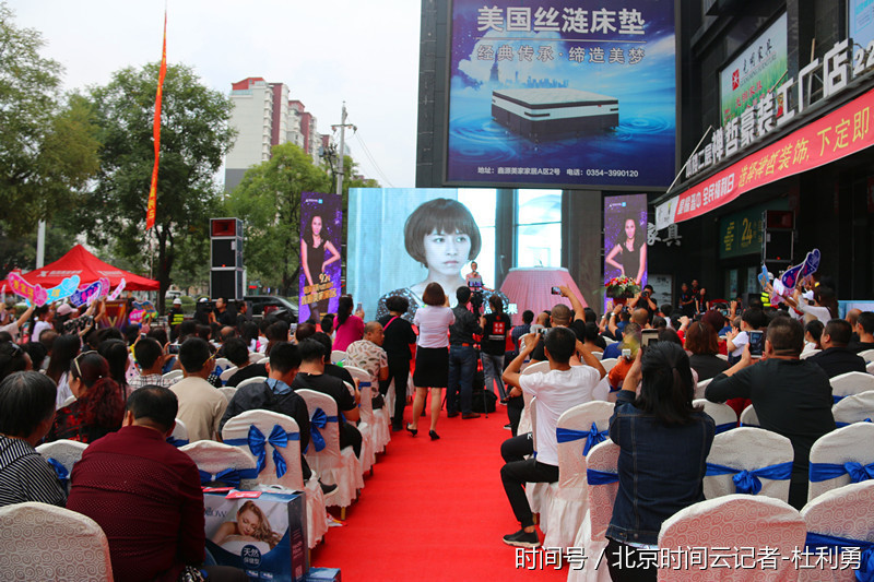 香港影视明星麦家琪亮相山西晋中鑫源美家家居签售会现场 香港影视明星麦家琪亮相山西晋中鑫源美家家居签售会现场