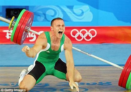 匈牙利选手鲍·亚诺什手臂反折瞬间。