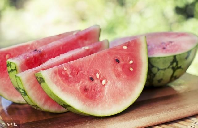 早熟西瓜陆续上市,怎么挑选才能避免催熟剂的