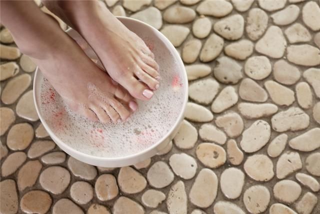 生活百科:四中水果妙招,橘子皮煮水可用来喷洒