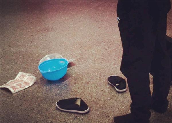 中国体操冠军因伤退役获3万补贴 穷困潦倒变卖