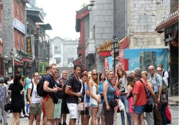 外国人:中国人素质差,看看来中国旅游的外国人