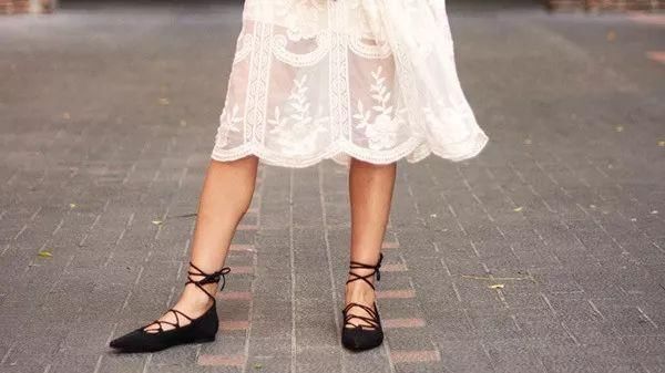 人生第一双高跟鞋怎么选?时髦又不累脚的那种