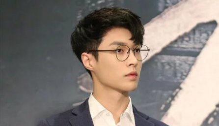 张艺兴获黄渤孙红雷提携,新片口碑打脸鹿晗,网